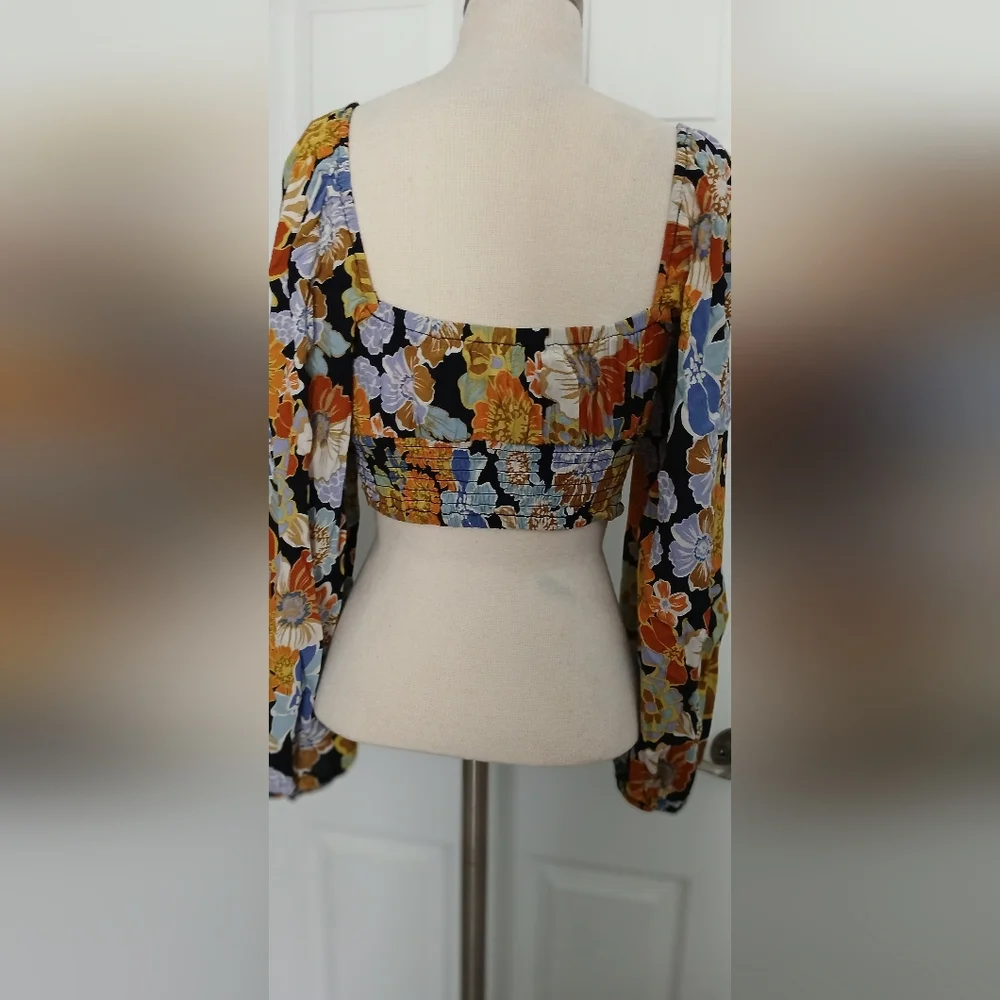 L*SPACE Floral Crop Top with Long Sleeves. Large.